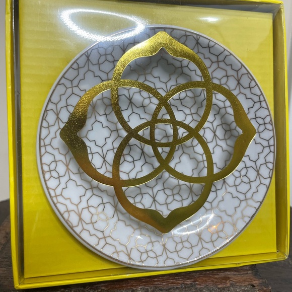 NWT Kendra Scott Filigree Ring Dish!! - Picture 2 of 3